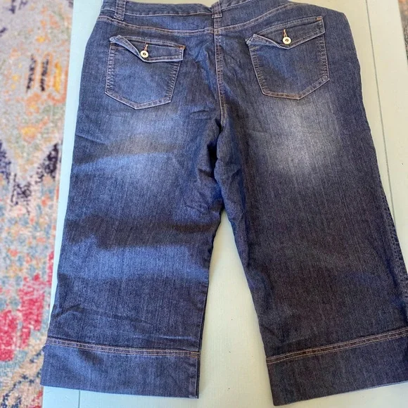 Plus size capris - Picture 2 of 3